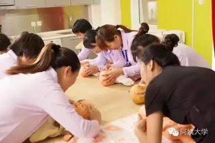 快來(lái)報(bào)名 母嬰護(hù)理師 高工資的敲門磚