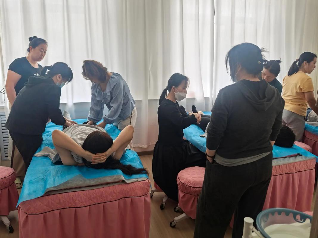 阿榮旗韻味媽媽高級(jí)無(wú)痛經(jīng)絡(luò)催乳師培訓(xùn)班開班 掌握一技之長(zhǎng)的理想選擇