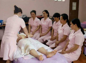 專業(yè)守護(hù)，無痛呵護(hù) 高級(jí)催乳師引領(lǐng)產(chǎn)后乳房健康管理新體驗(yàn)